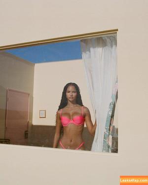 Juliana Nalu photo #0152