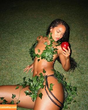 Juliana Nalu photo #0154