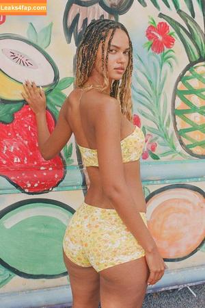 Juliana Nalu photo #0264