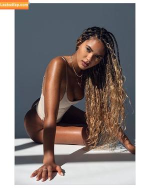 Juliana Nalu photo #0306