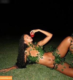 Juliana Nalu photo #0331