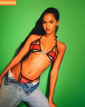 Juliana Nalu photo #0348