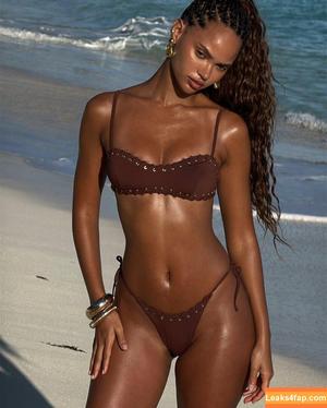 Juliana Nalu photo #0671