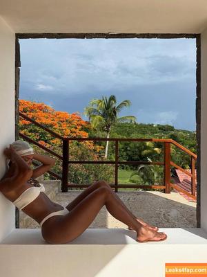 Juliana Nalu photo #0681