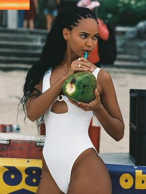 Juliana Nalu photo #0691