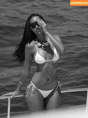 Juliana Nalu photo #0693