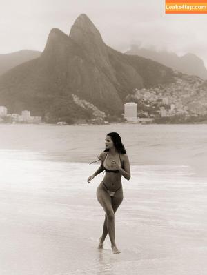 Juliana Nalu photo #0709