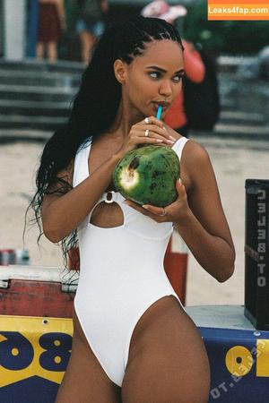 Juliana Nalu фото #0743