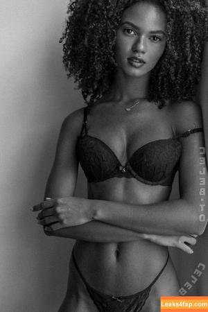 Juliana Nalu photo #0850