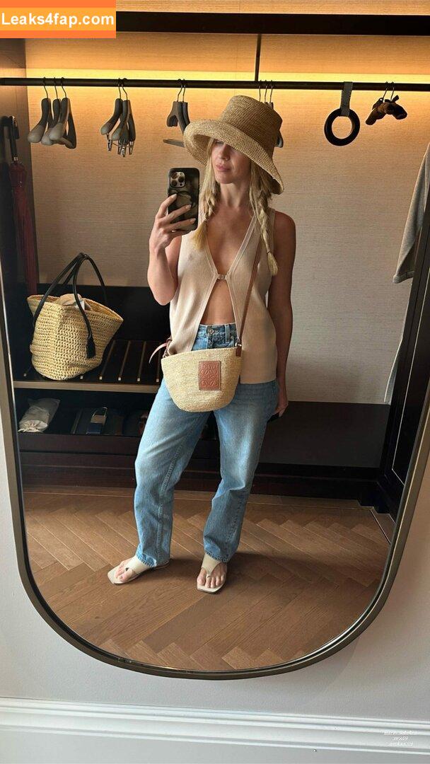 Julianne Hough / juleshough leaked photo photo #0121