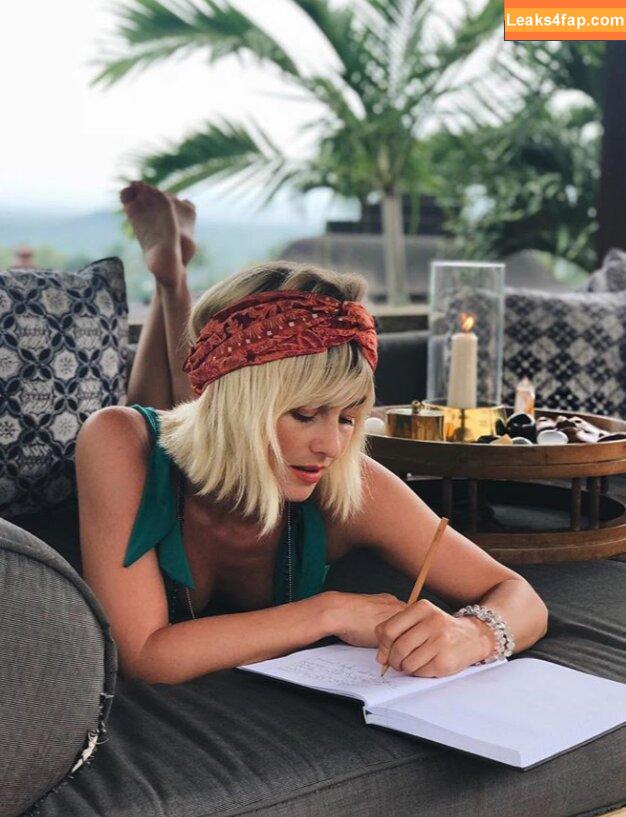 Julianne Hough / juleshough leaked photo photo #0165
