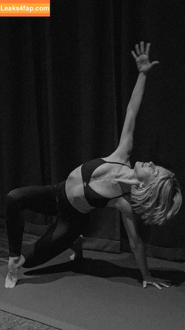 Julianne Hough / juleshough leaked photo photo #0261