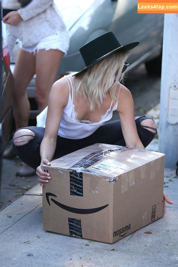 Julianne Hough / juleshough leaked photo photo #0295
