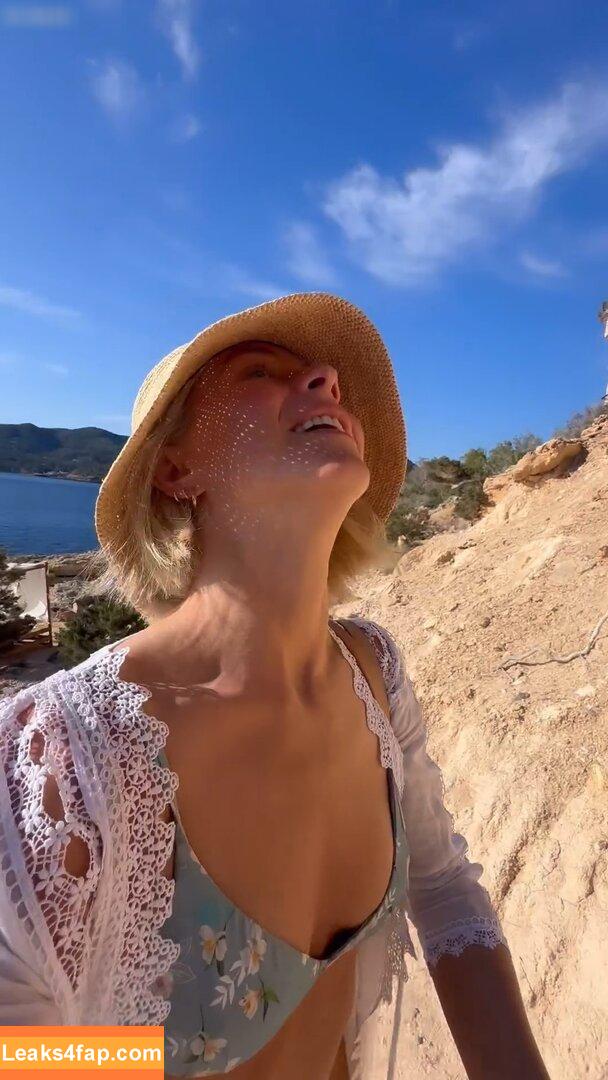 Julianne Hough / juleshough leaked photo photo #0394