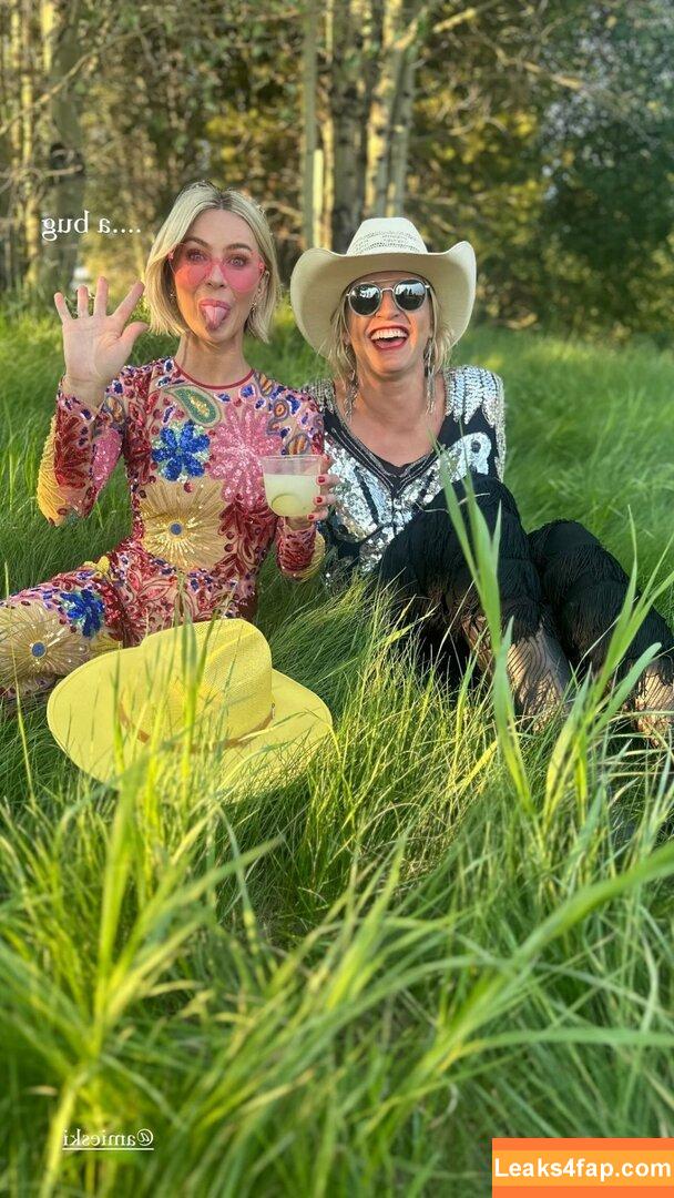 Julianne Hough / juleshough leaked photo photo #0396
