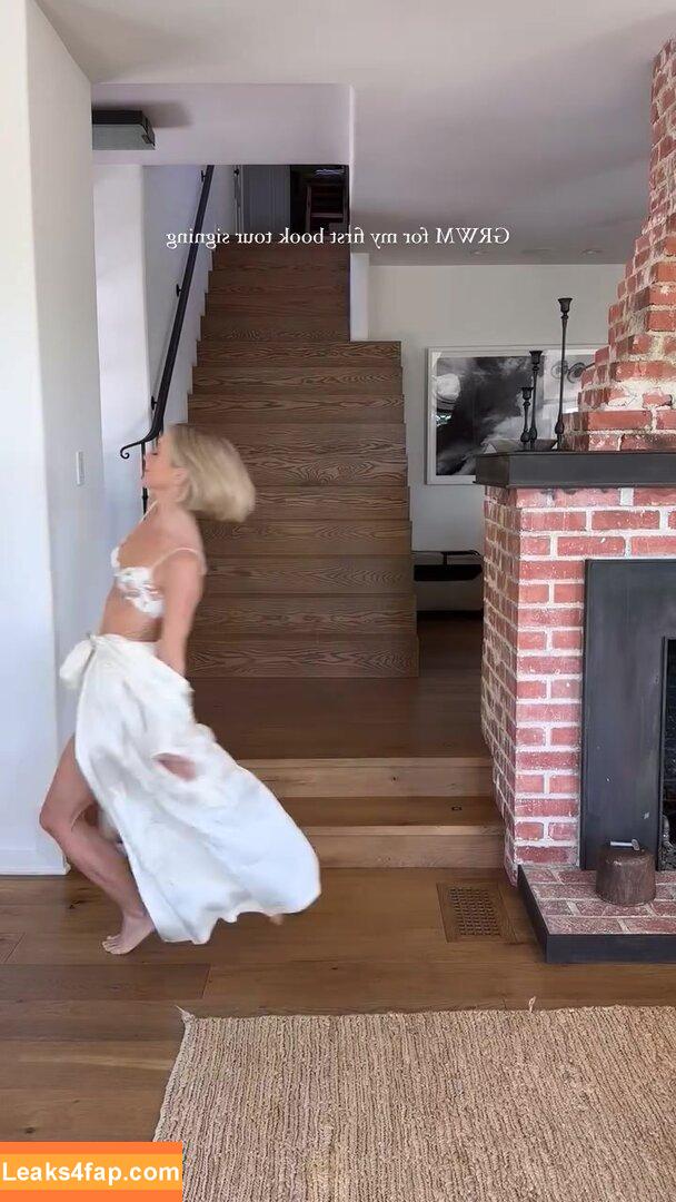 Julianne Hough / juleshough leaked photo photo #0428