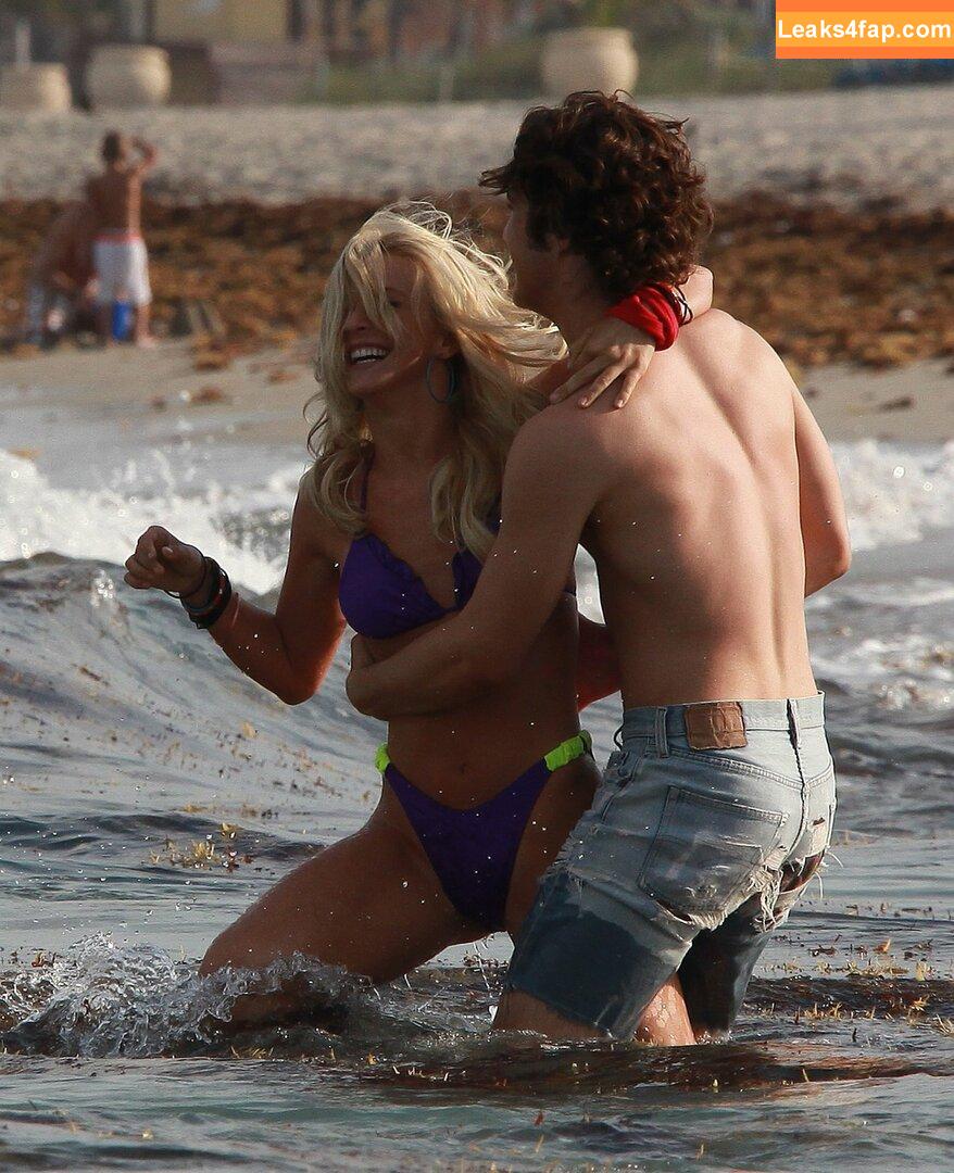 Julianne Hough / juleshough leaked photo photo #0471