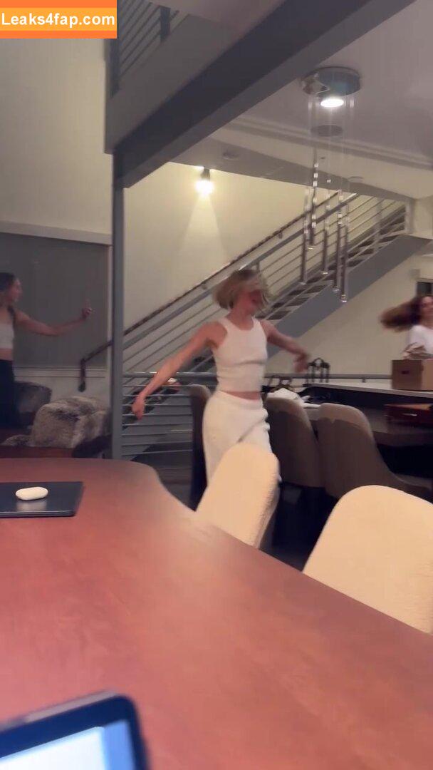 Julianne Hough / juleshough leaked photo photo #0970