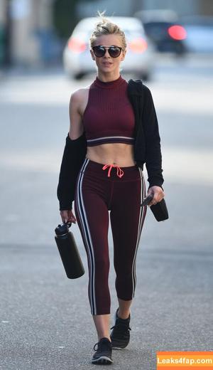 Julianne Hough photo #0006