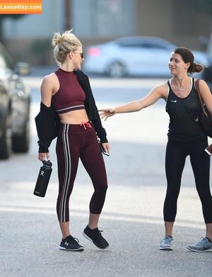 Julianne Hough photo #0016