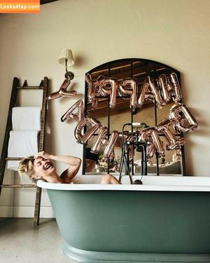 Julianne Hough photo #0115