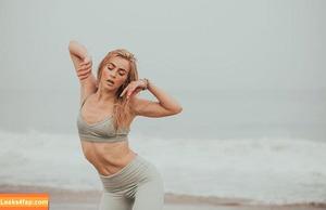 Julianne Hough photo #0160