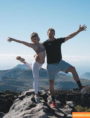 Julianne Hough photo #0169