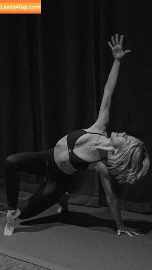 Julianne Hough photo #0261