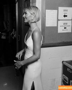 Julianne Hough photo #0336