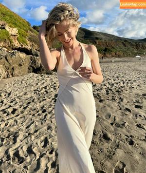 Julianne Hough photo #0358