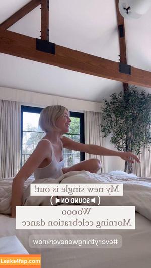 Julianne Hough photo #0421