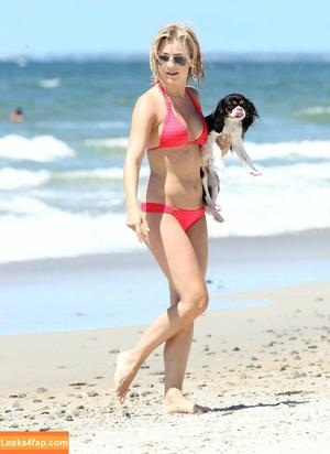 Julianne Hough photo #0485