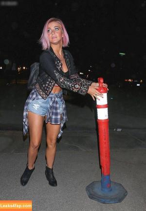 Julianne Hough photo #0523