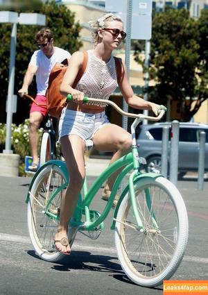 Julianne Hough photo #0536