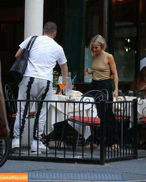 Julianne Hough photo #0543