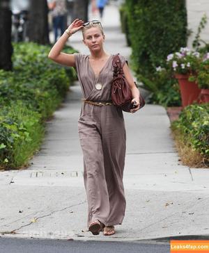 Julianne Hough photo #0595