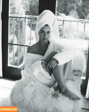 Julianne Hough photo #0755