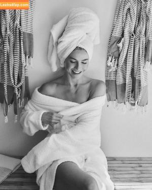 Julianne Hough photo #0756