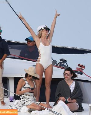 Julianne Hough photo #0994