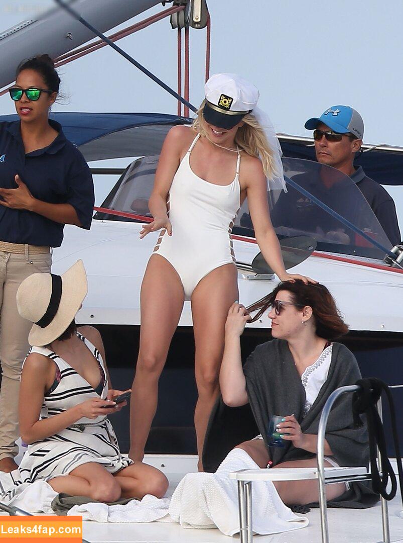 Julianne Hough / juleshough leaked photo photo #1005