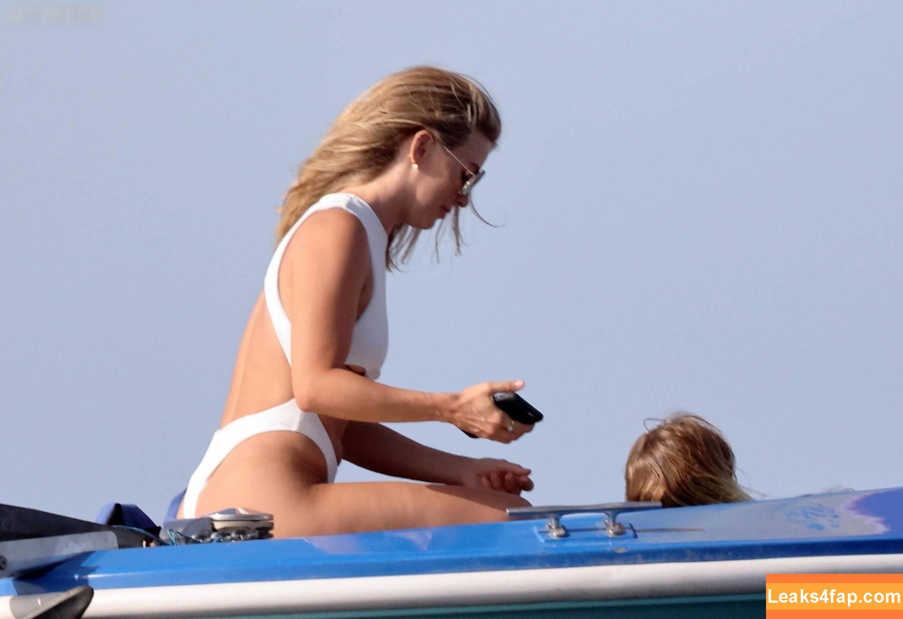 Julianne Hough / juleshough leaked photo photo #1179