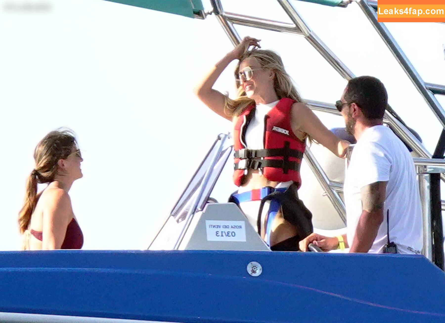Julianne Hough / juleshough leaked photo photo #1185