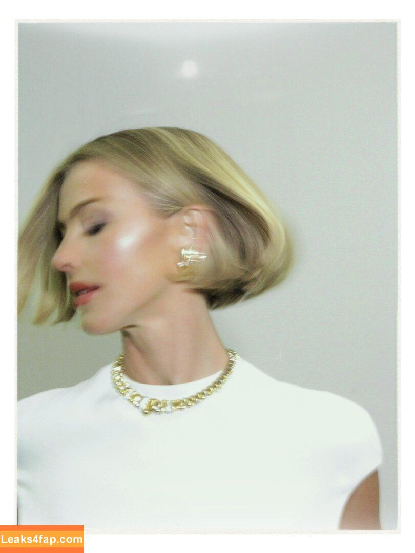 Julianne Hough / https: / juleshough leaked photo photo #1290