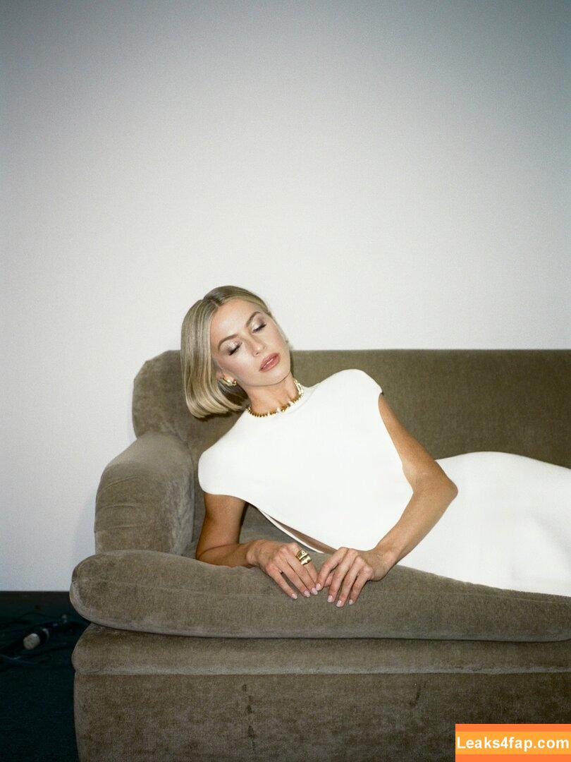 Julianne Hough / https: / juleshough leaked photo photo #1291
