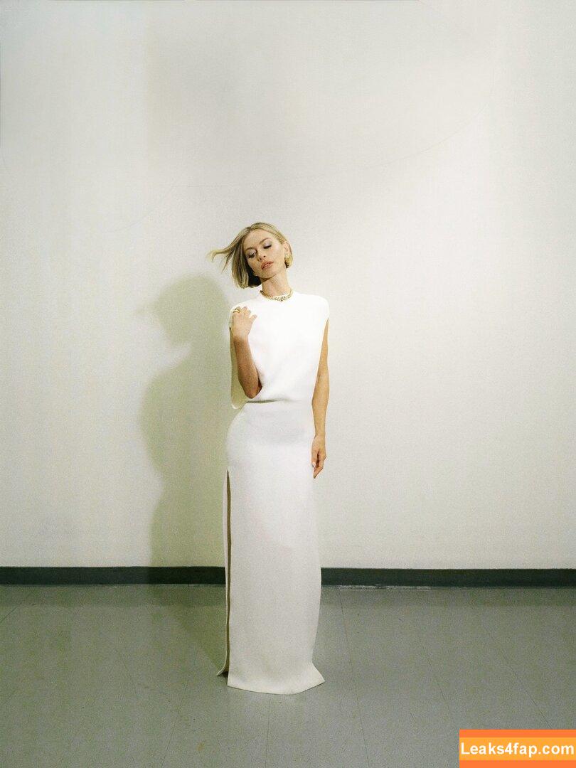 Julianne Hough / https: / juleshough leaked photo photo #1298