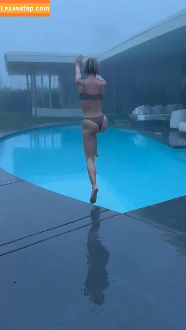 Julianne Hough / https: / juleshough leaked photo photo #1306