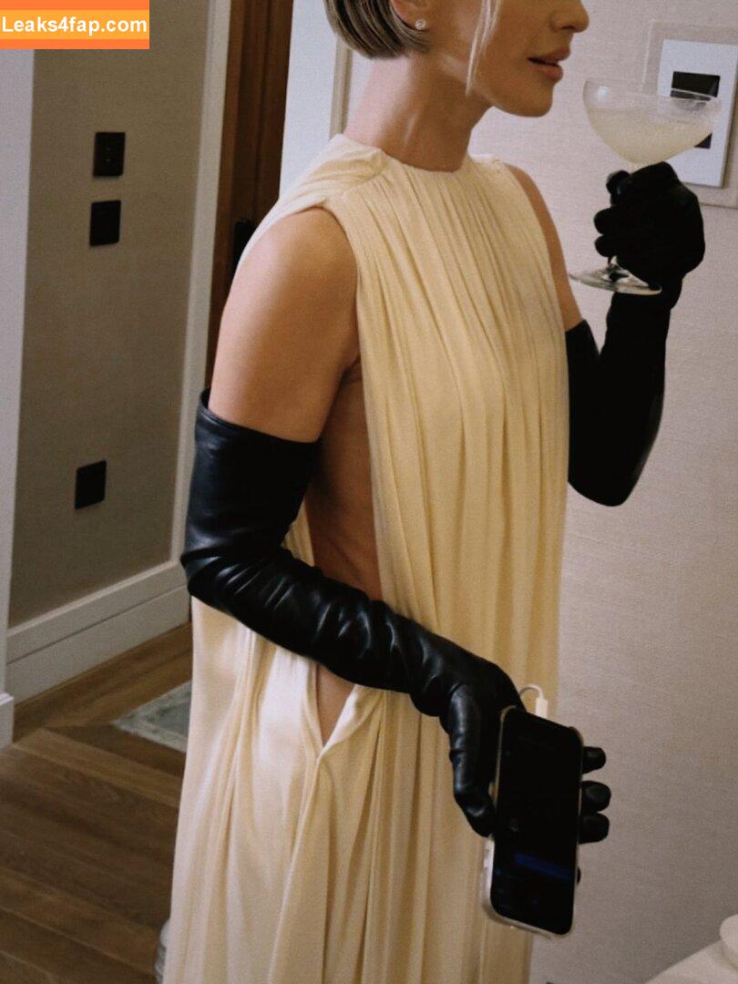 Julianne Hough / https: / juleshough leaked photo photo #1311