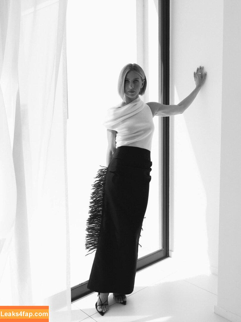 Julianne Hough / https: / juleshough leaked photo photo #1336