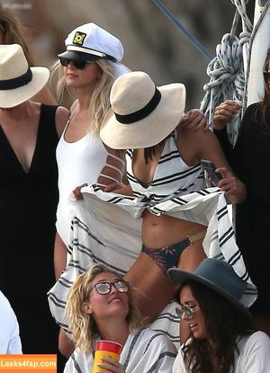 Julianne Hough photo #1002