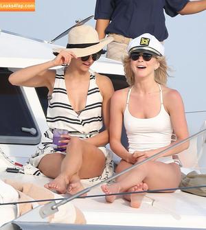 Julianne Hough photo #1015